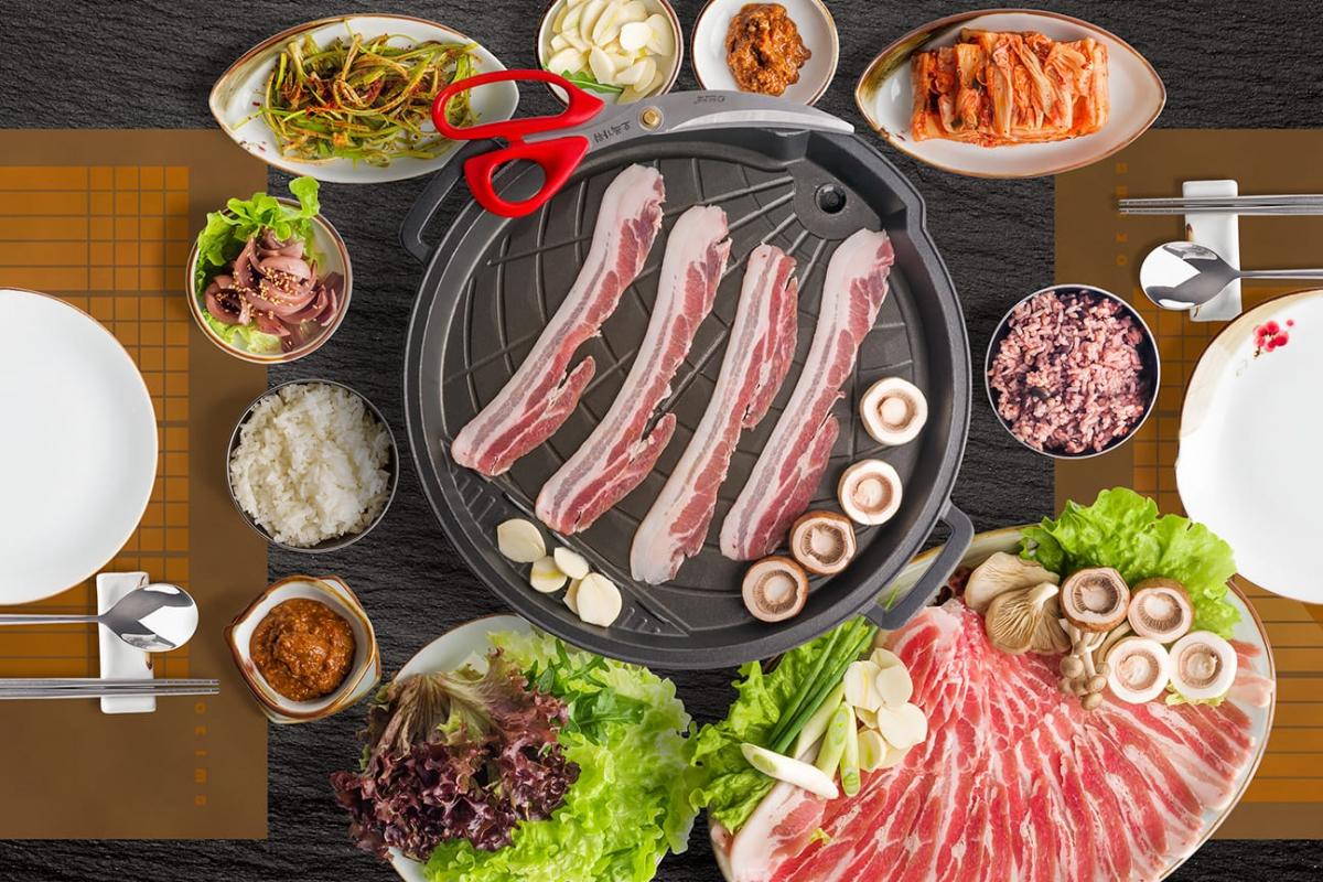 Dünn geschnittener, gegrillter Schweinebauch
